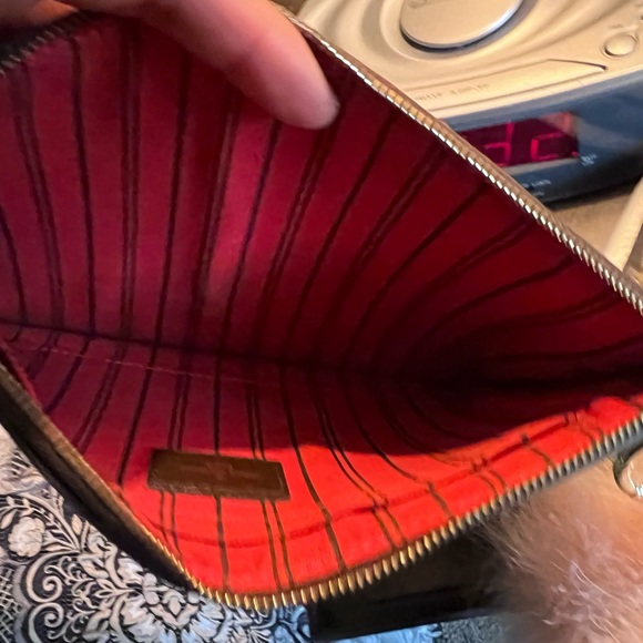 Louis Vuitton wristlet - Picture 7 of 15